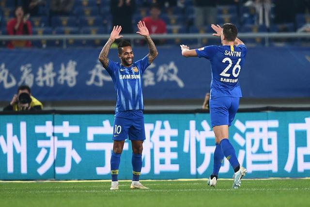 不到长城非状元！奇才状元迪班萨中国行 戴斗笠穿古装登长城